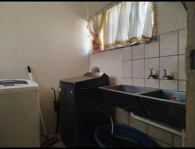 5 BEDROOM HOUSE FOR SALE IN PENINA PARK